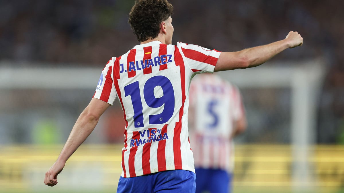 Psg pursuit of julian alvarez heats up with potential transfer solution
