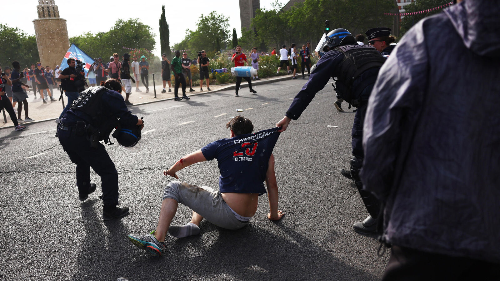 Paris riots erupt after psg arsenal champions league final