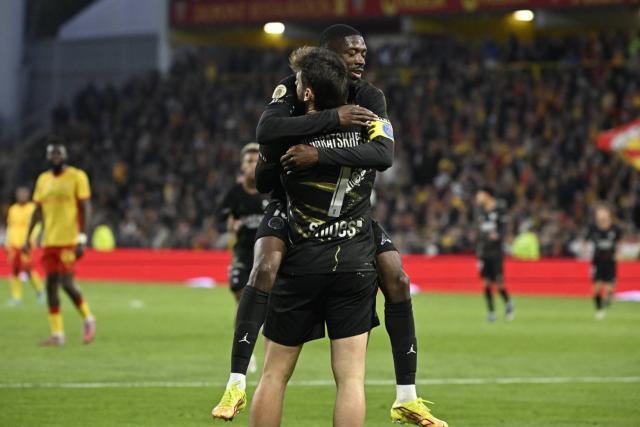 Grâce à un grand Safonov, le PSG s’impose à Lens et décroche son 14e titre de champion de France