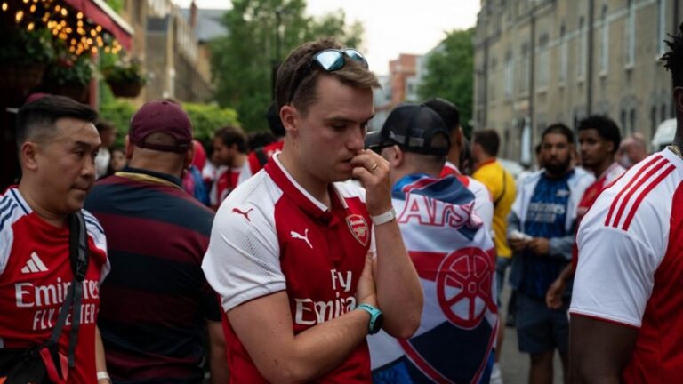 Arsenal supporters display admirable fair play after champions league final heartbreak