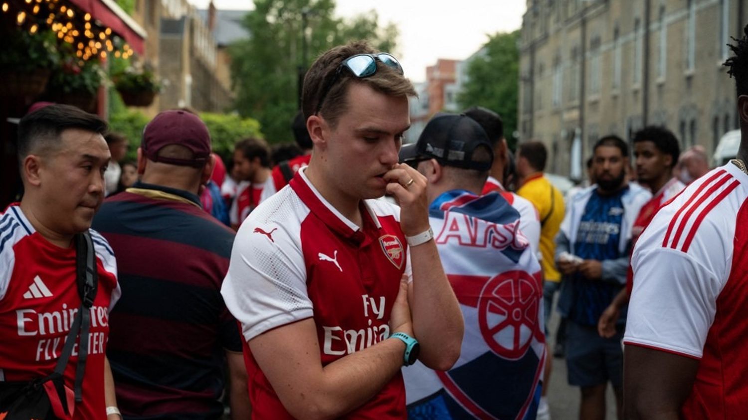 Arsenal supporters display admirable fair play after champions league final heartbreak