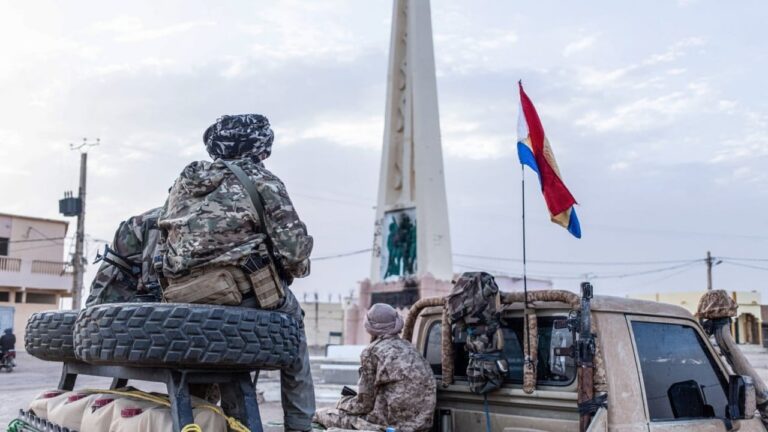 Mali conflict: aerial strikes target Kidal amid rebel control