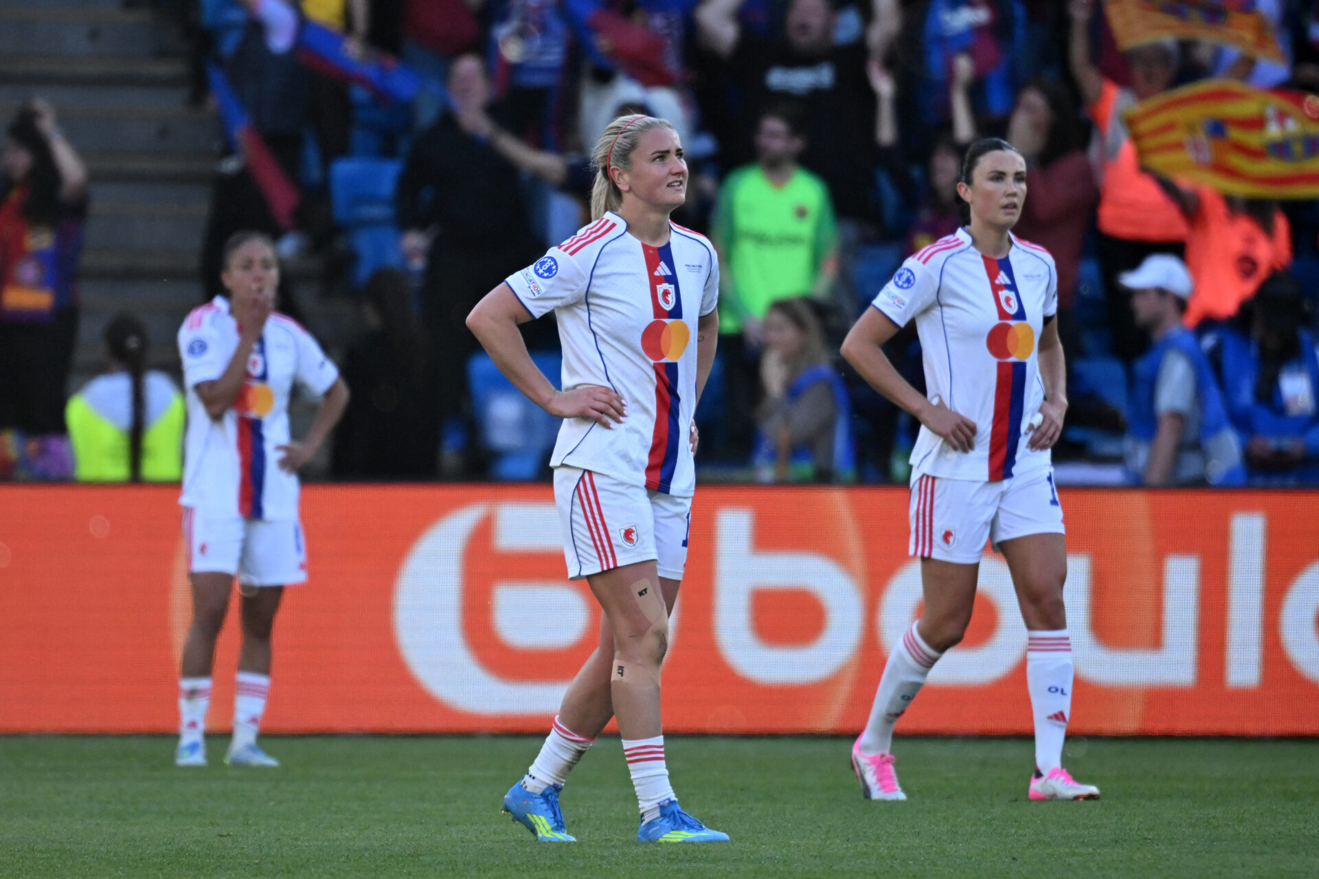 Lindsey heaps’ champions league swansong culminates in barcelona defeat