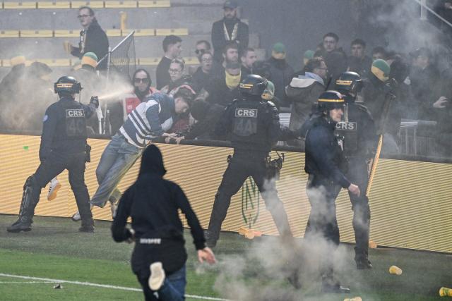 Ligue 1 clash: nantes vs toulouse match halted after fan invasion at beaujoire