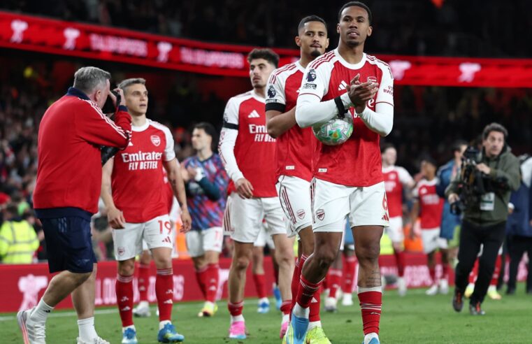 Arsenal poised to clinch premier league title if man city falter