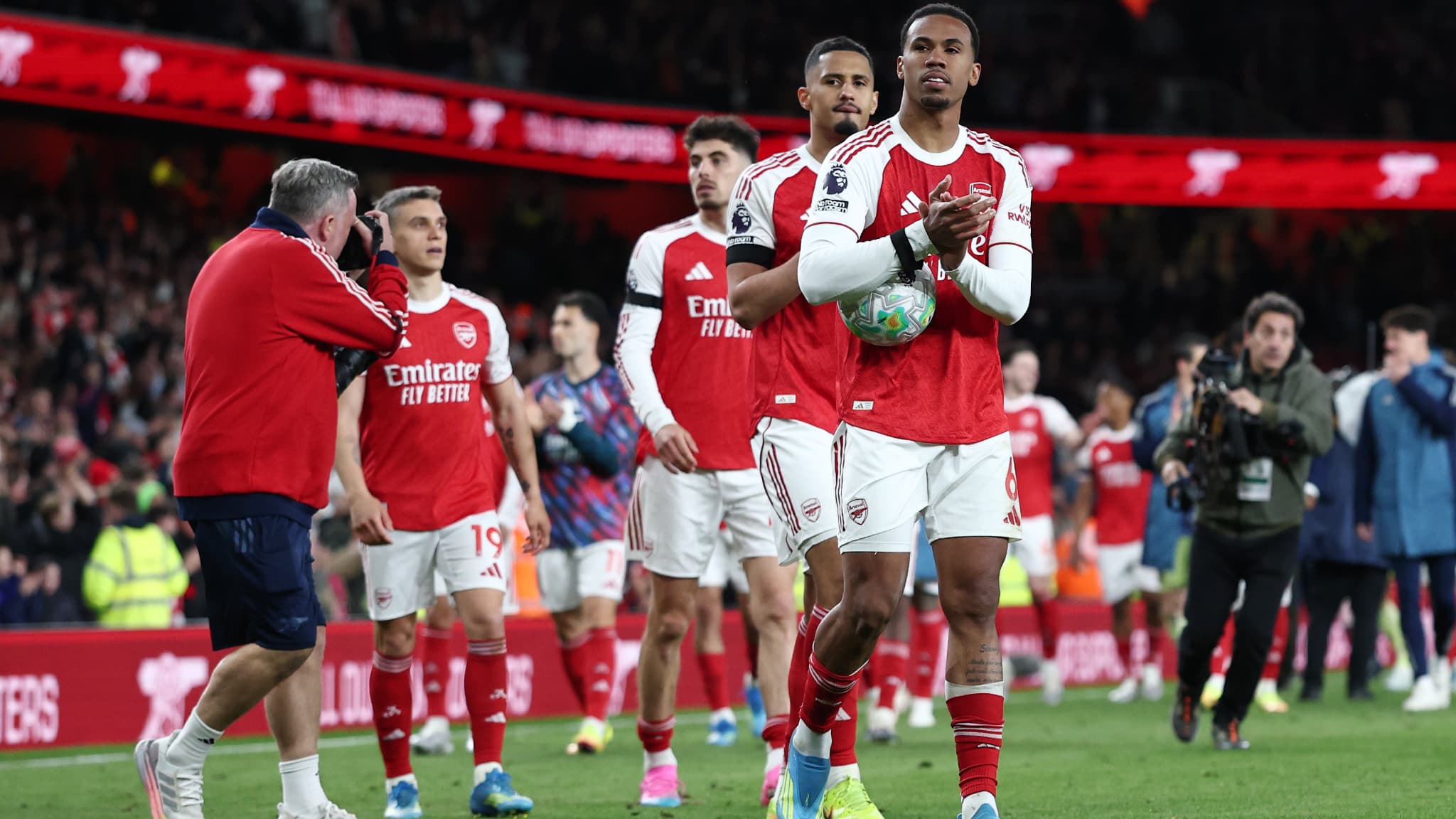 Arsenal poised to clinch premier league title if man city falter