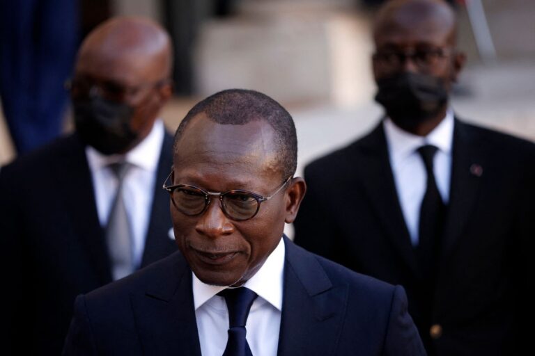 Bénin: government asserts stability following reported coup attempt