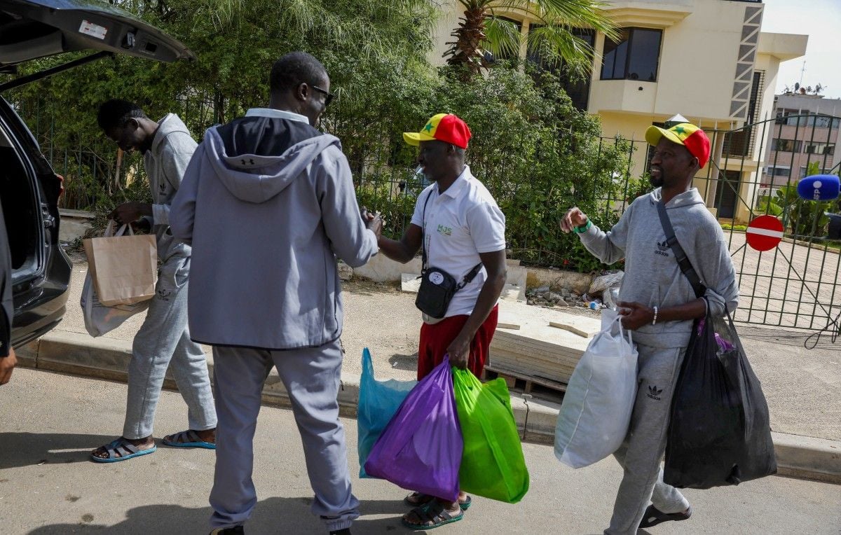 Senegal three fans released after can troubles arrive in Dakar