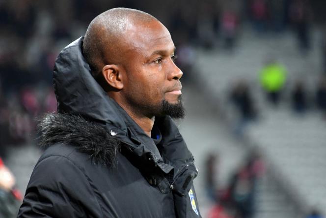 Omar Daf coaching during his time at Amiens SC