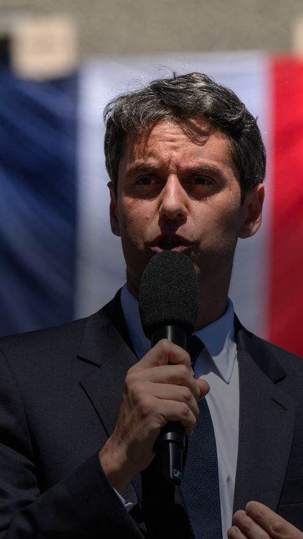 Gabriel Attal, en déplacement à Mur-de-Barrez (Aveyron), à annoncé sa candidature à l'élection présidentielle de 2027 (Ed JONES / AFP)