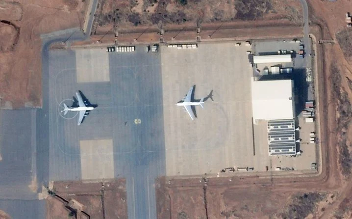 Cette image satellite montre la zone militaire de l'aéroport de Niamey au Niger.