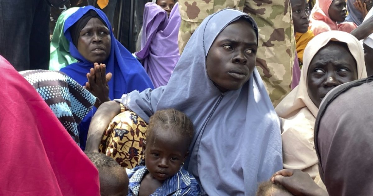 Former boko haram captives handed to nigerian authorities after rescue