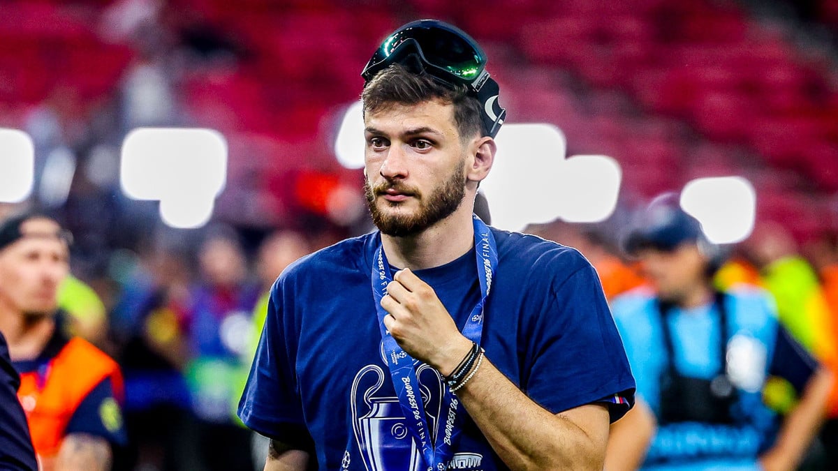 Kvaratskhelia’s PSG move hailed as historic winter transfer coup