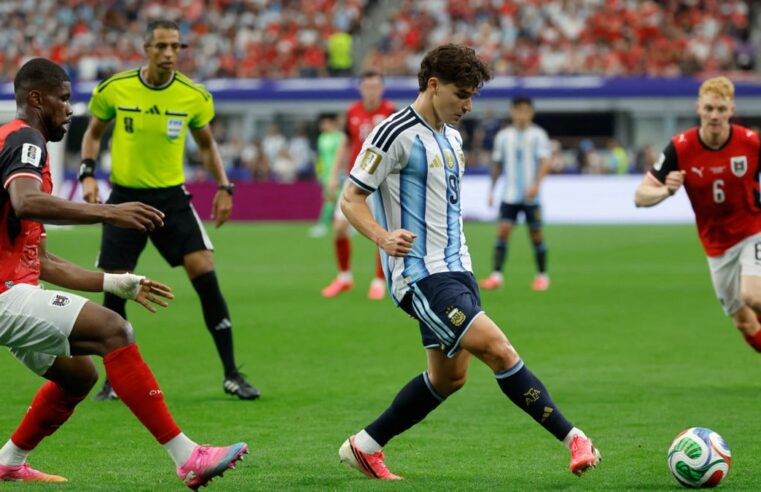 Pedri’s admiration for Julian Alvarez sparks Barcelona transfer talk amidst PSG interest