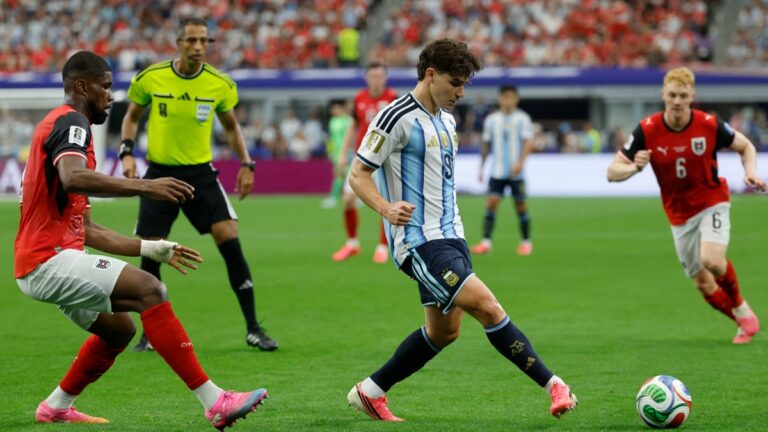 Pedri’s admiration for Julian Alvarez sparks Barcelona transfer talk amidst PSG interest