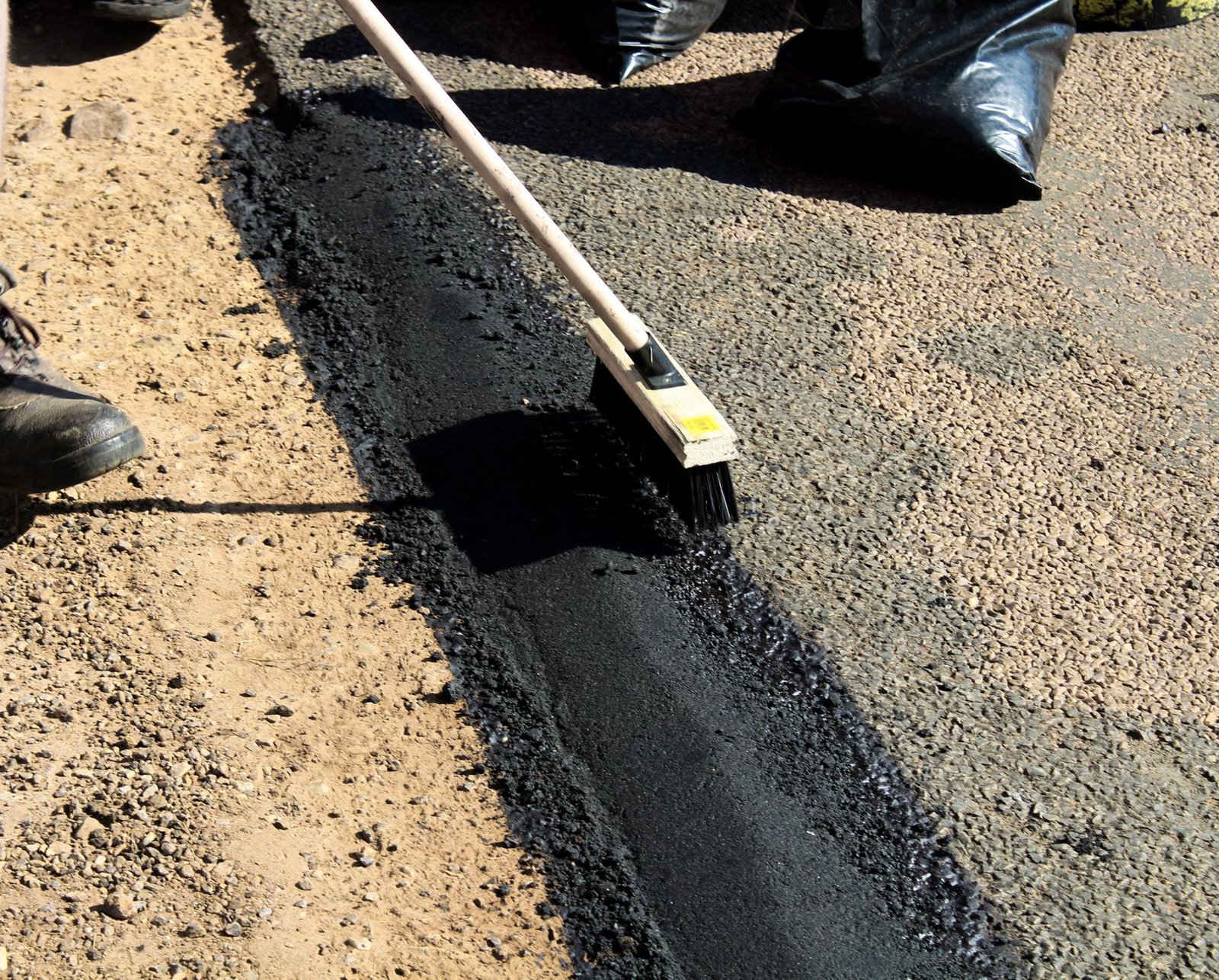 Cameroon achieves 488 km of paved roads annually from 2020 to 2025
