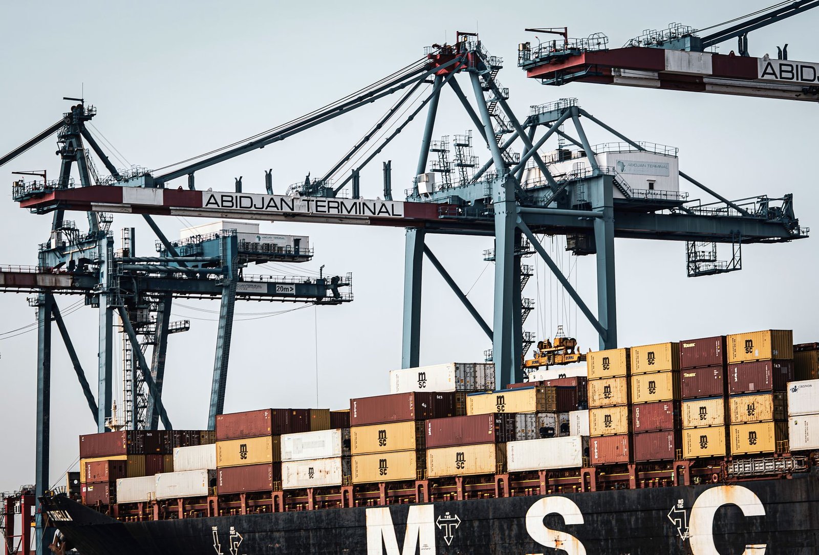 Abidjan clears Zimbabwe slum to expand port zone, displacing thousands