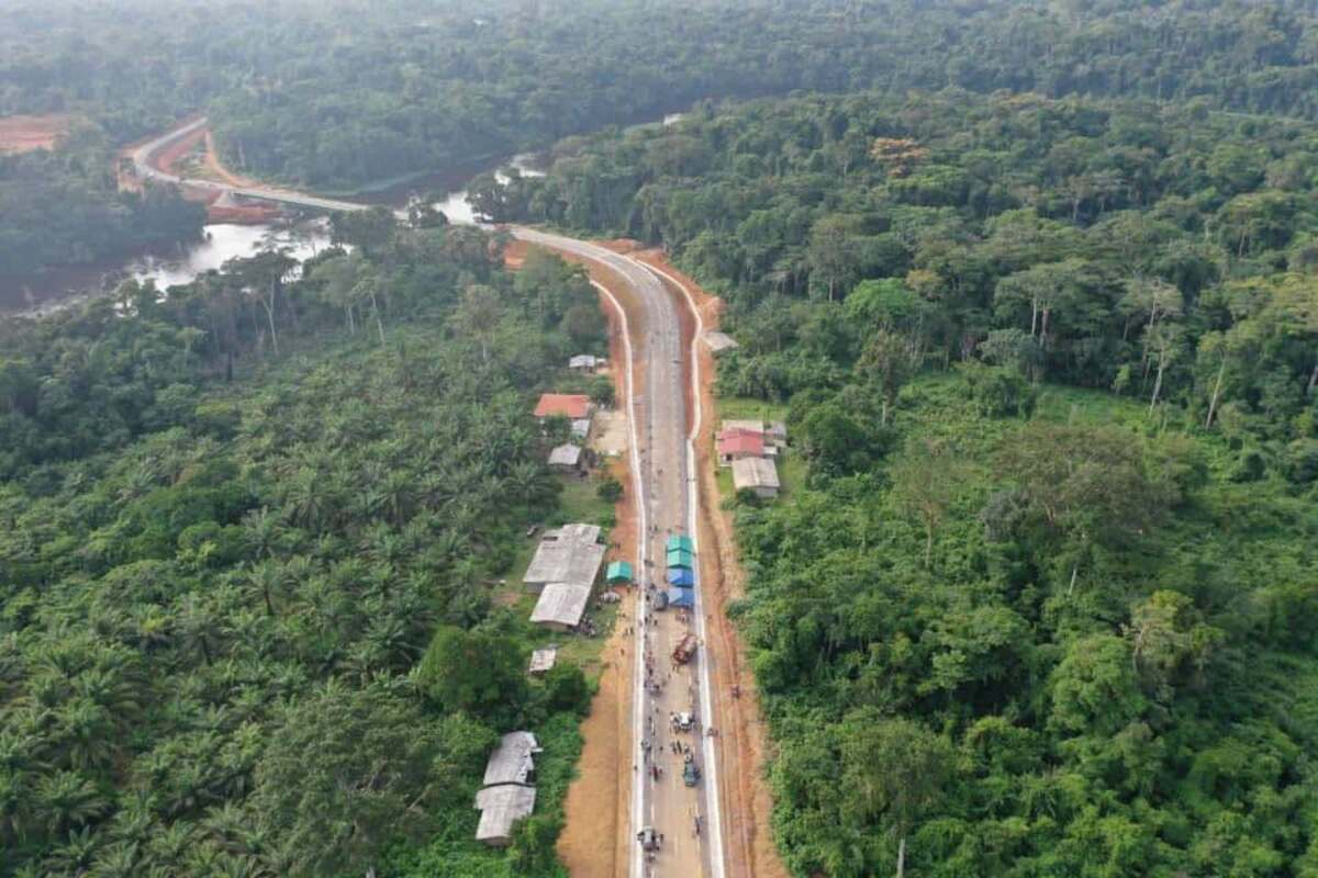 Nyong-et-Kellé: nearly completed access roads to Malombo bridge