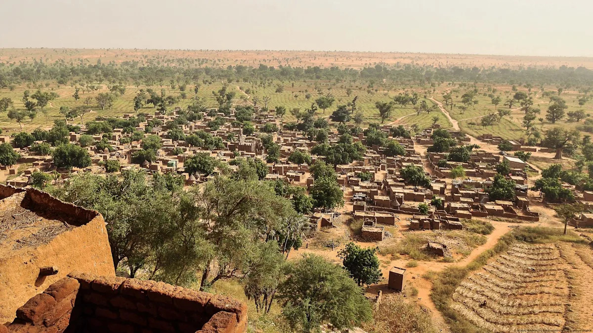 Thousands of displaced Dogons and Peuls return to their homes in central Mali