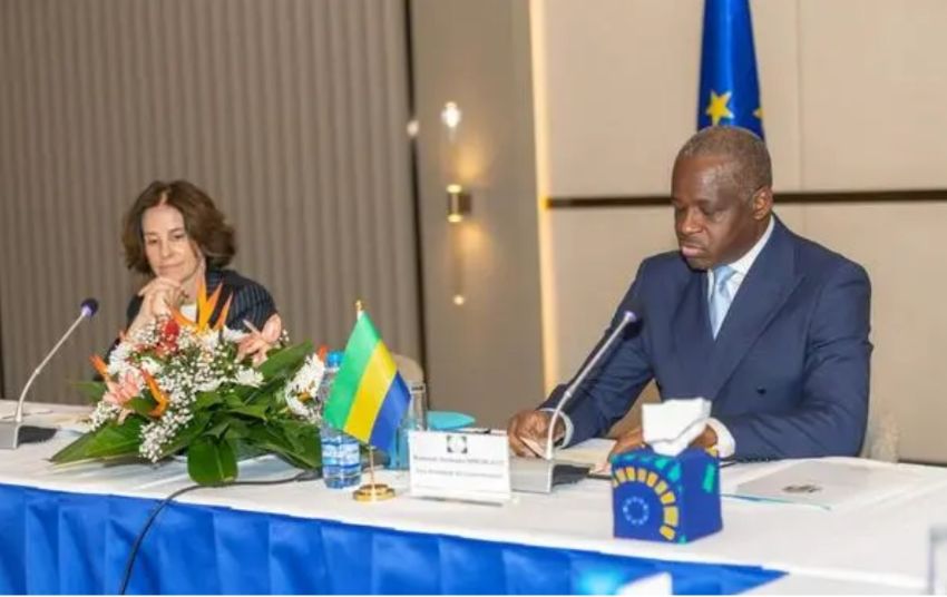 Vice-président du Gouvernement and EU Ambassador shaking hands at strategic dialogue