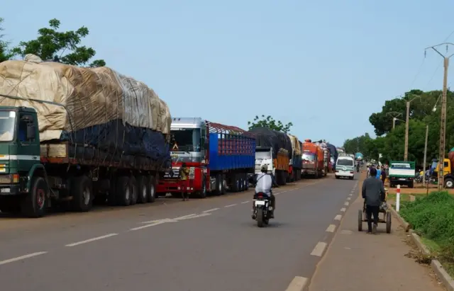 Delegations from Niger and Benin during border reopening negotiations in Cotonou
