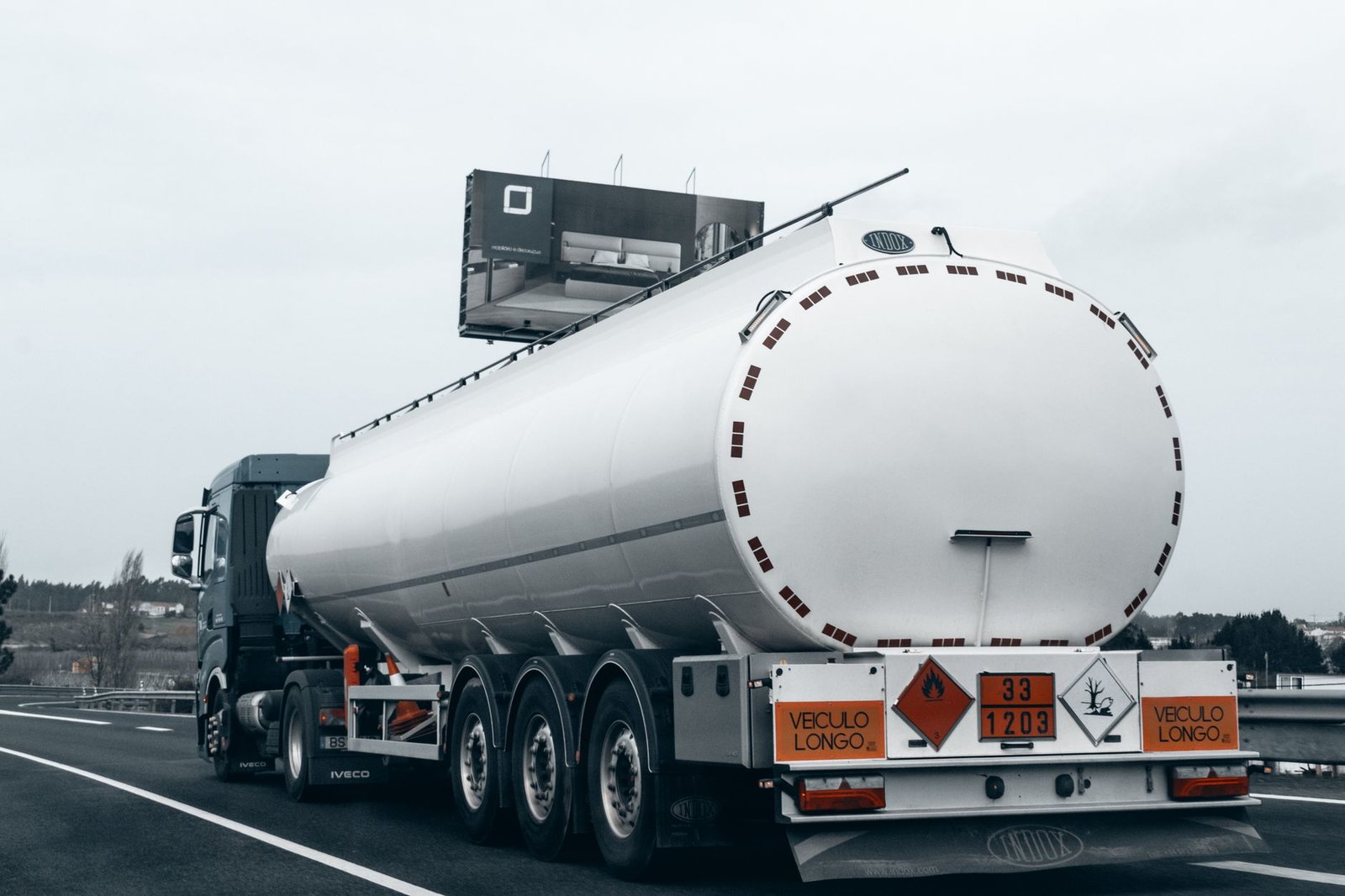 950 Camions-citernes Arrivent à Bamako, un Événement Politique Autant qu’Économique