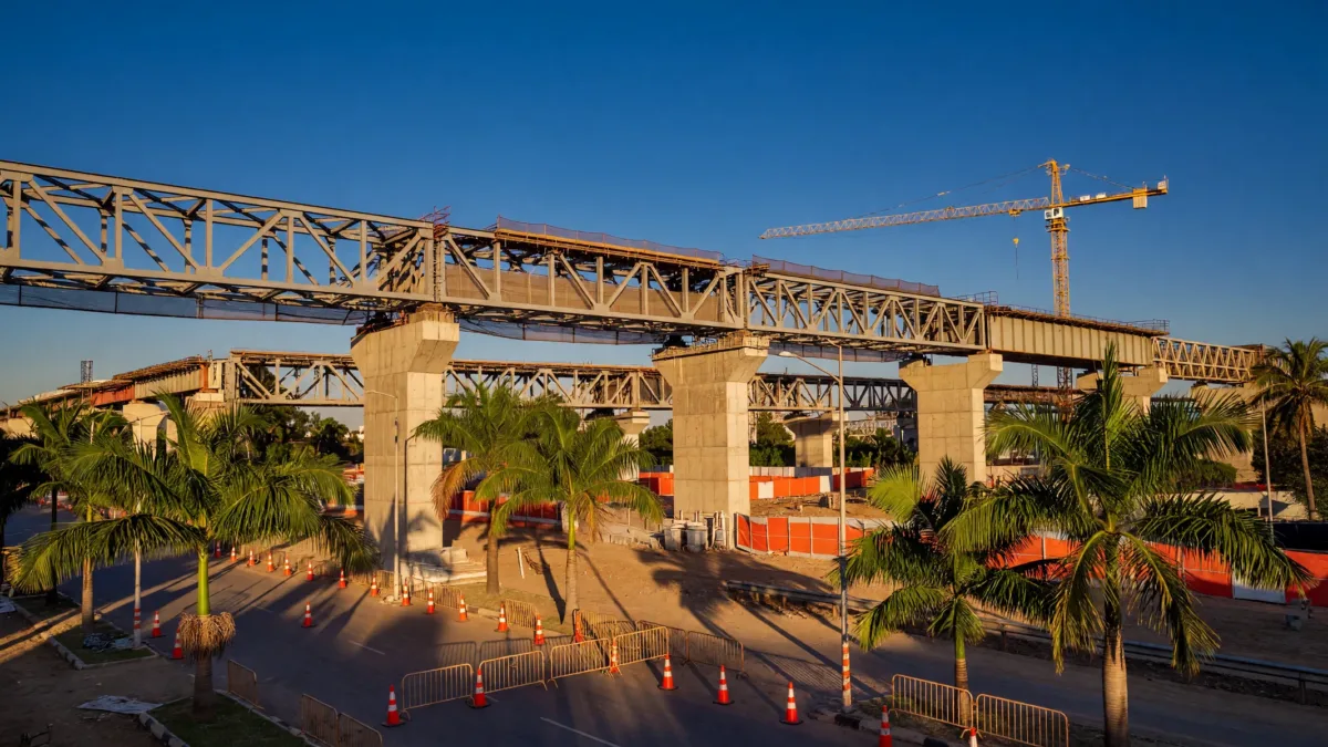 Abidjan metro construction halts traffic on caribbean street
