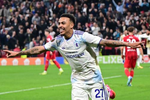 Chelsea smashes Premier League transfer record with £138m deal