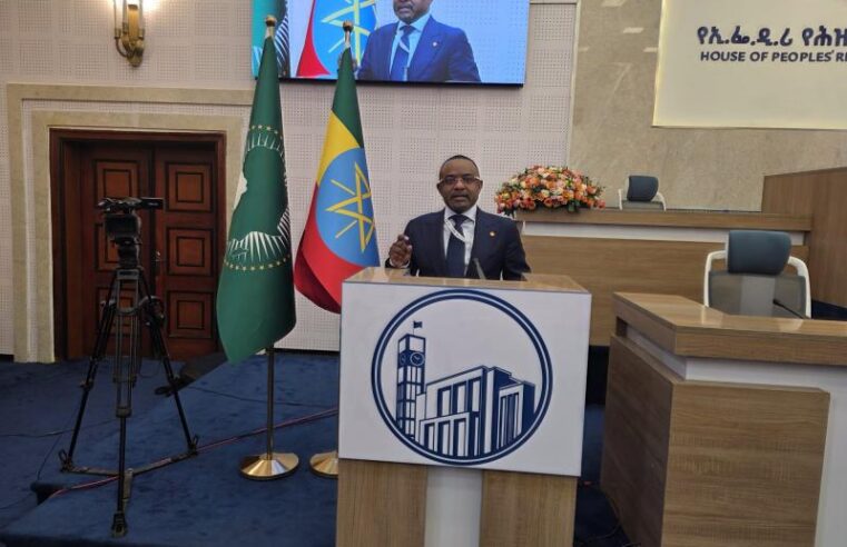 « Coup d’État militaire, coup d’État constitutionnel » : le sénateur Salomon Kalonda interpelle l’Afrique depuis Addis