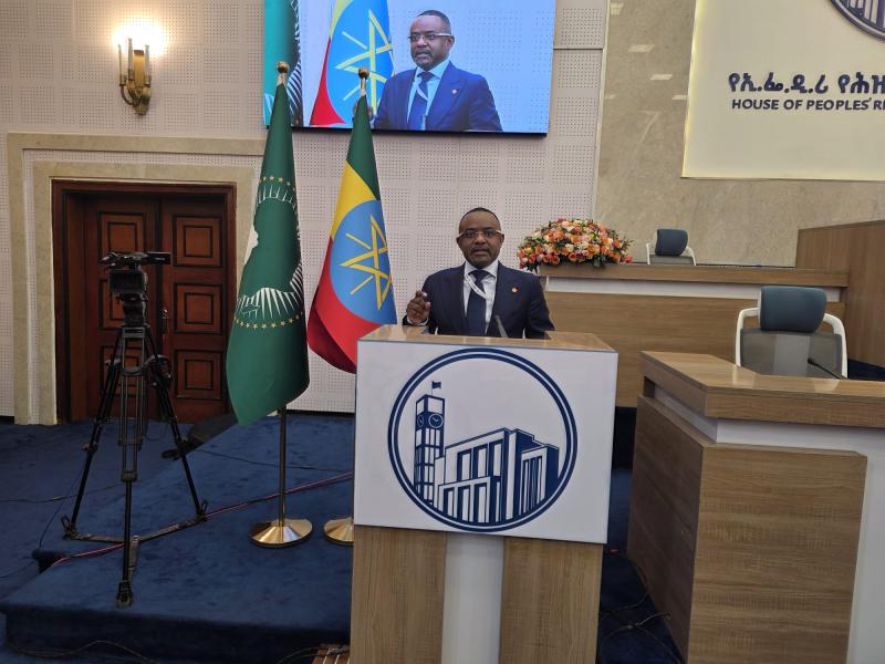 « Coup d’État militaire, coup d’État constitutionnel » : le sénateur Salomon Kalonda interpelle l’Afrique depuis Addis