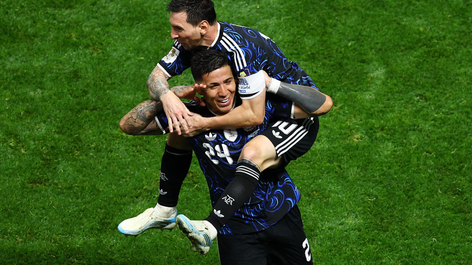 Argentina edges england to set up world cup final clash with spain