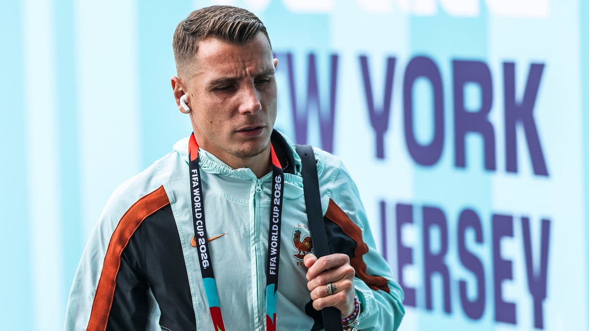 Paris Saint-Germain signs Lucas Digne in surprise move ahead of new season
