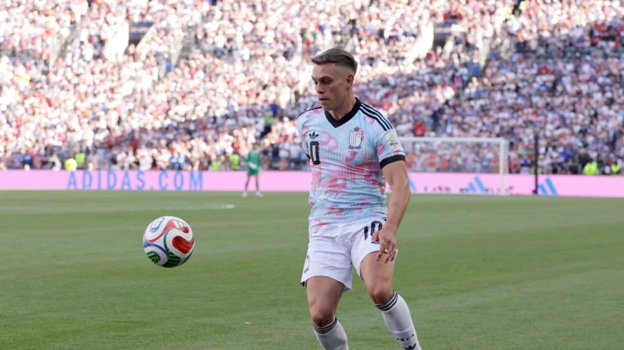 Leandro Trossard completes move to Besiktas from Arsenal Leandro Trossard completes transfer to Besiktas from Arsenal