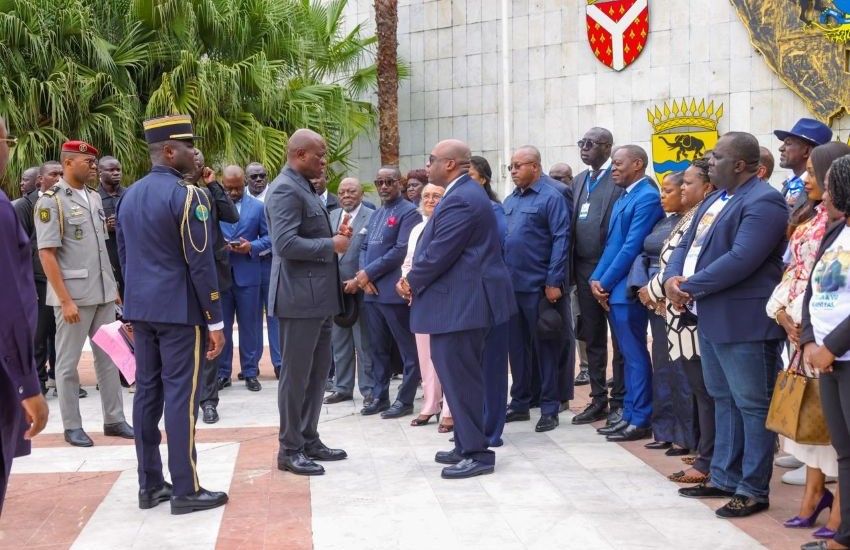 Delegation from Ogooué-Maritime meeting President Brice Clotaire Oligui Nguema at the Presidential Palace
