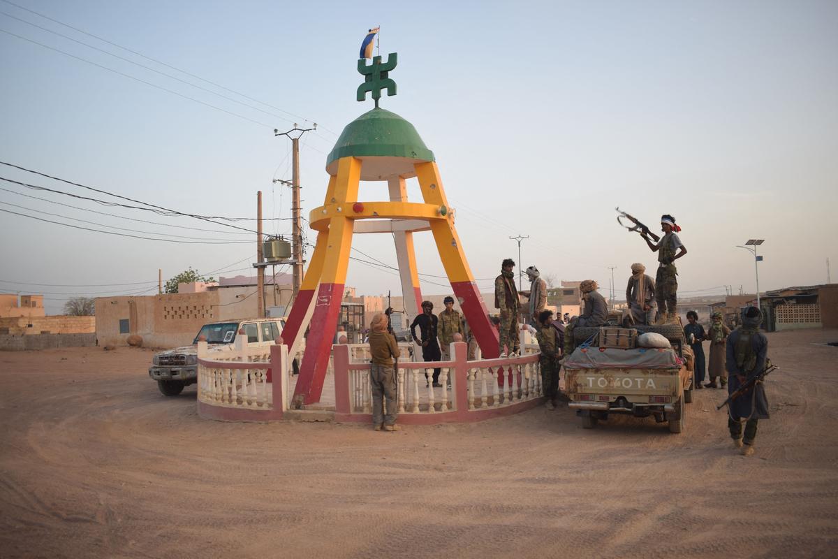 Deadly attack on Mali army camp leaves 10 soldiers dead
