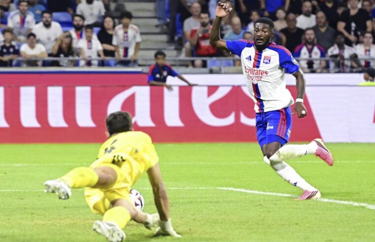Sifflé avant le match mais buteur : la drôle de soirée de Maitland