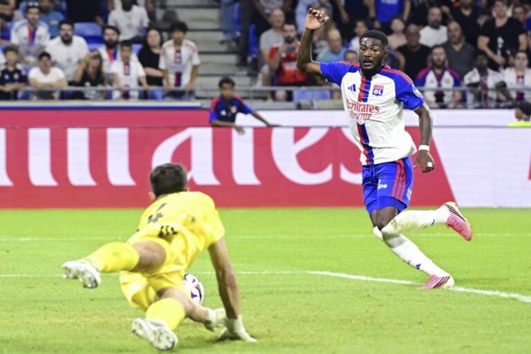 Sifflé avant le match mais buteur : la drôle de soirée de Maitland
