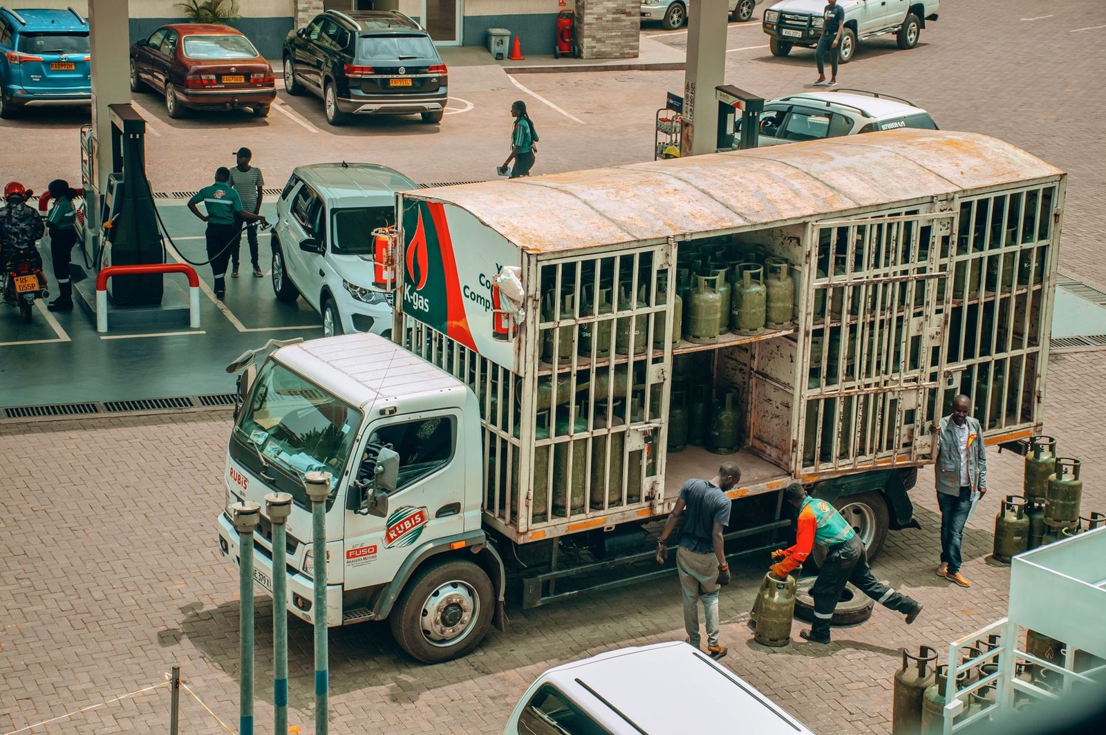 Cameroon launches major tender for 60,000 tons of domestic gas