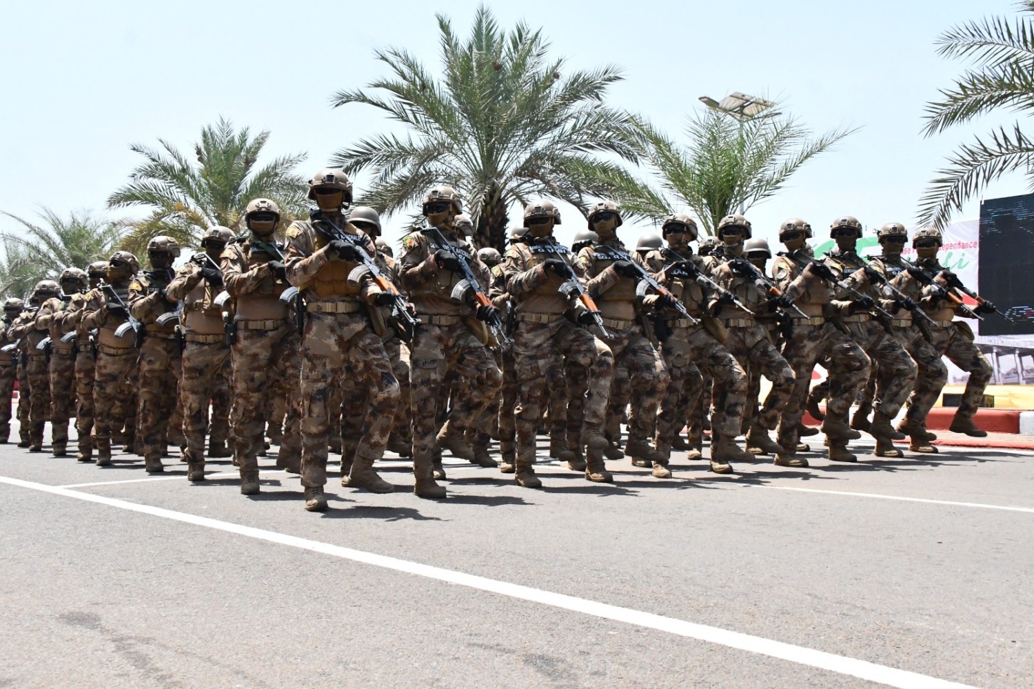 Mali : un assaut djihadiste d’une violence inouïe frappe le camp militaire de Dioura